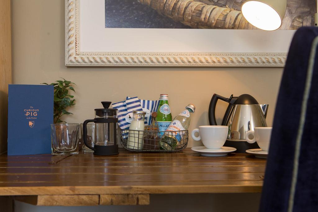 The Curious Pig In The Parlour Hotel Burstow Luaran gambar