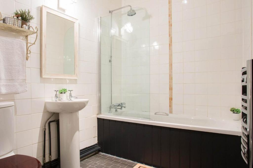 The Curious Pig In The Parlour Hotel Burstow Luaran gambar